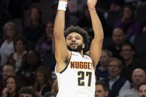 力竭了！穆雷22投12中得34分11板4助1断 末节一度连得13分抡冒烟