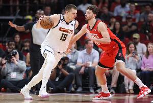 申京约基奇哪个难防?小卡特：对位申京不艰难 约基奇是另一个级别