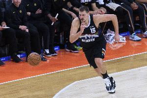 三分多进一个就好了！约基奇三分7中1&错失绝平狂揽36分18板13助