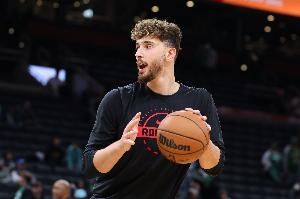 正面对话出差距！休城主持人：申京比莫布里更全面 这应该无争议