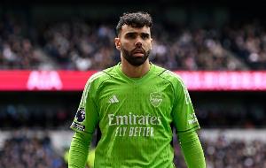 拉亚19岁时被租借至第五级别球队南港队，首秀丢了3个球