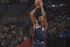 好好练罚球！小莫布里13中7拿到18分6板 罚球仅10中4