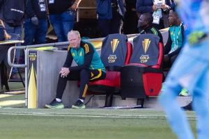 迪尼：麦克拉伦辞去牙买加主帅的决定不真诚，为球队制造更多问题