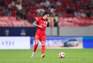 冠军圣体36岁老将张琳芃获第11座中超冠军！生涯20冠！