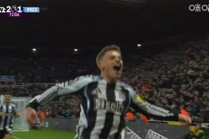 你来我往！巴恩斯乱战破门完成双响，纽卡丢球后迅速再度领先