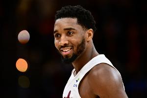 还在进化！米切尔本季场均30.8分命中率51.5% 多项数据生涯新高