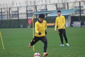 【体坛独家】徐彬英国自由行 即将签约狼队谈判外租