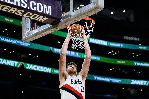 队记 ：要称赞克林根的拼搏精神 场均4.7个前场板对球队帮助很大