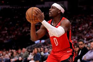 末节2记关键三分救赎！阿隆·霍勒迪16中4拿到14分 三分11中3