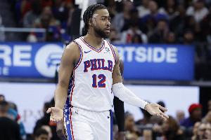 队记：沃特福德因左腿内收肌拉伤 将至少缺阵两周时间