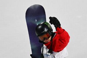 单板滑雪大跳台世界杯资格赛，苏翊鸣、葛春宇携手晋级决赛