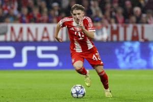 17岁277天！在酋长球场首发出战欧冠，卡尔是历史第二年轻球员