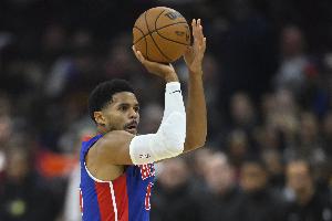 咬住！托拜亚斯·哈里斯外线命中首记三分 活塞追到差1分！