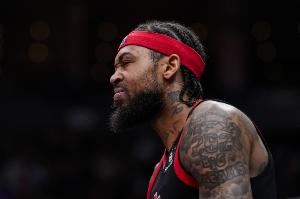 开攻！英格拉姆第三节8中5独得12分 三节拿到20分5板