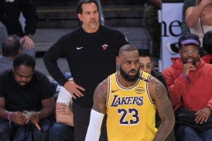 LBJ：热火进攻契合球员特点 这就是斯波为何是历史最佳教练之一