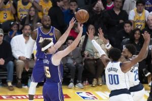 现在性价比太高了！里夫斯15中12豪取38分8板3助 未来顶薪预定？