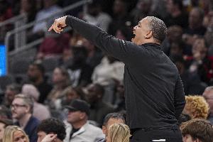 卢：我们出现了太多赌博式上抢&过度协防 给了对手三分空位