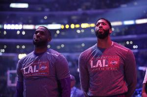 詹姆斯谈戴维斯：打独行侠总会有情绪 我们一起赢过总冠军