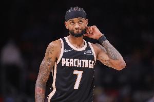 高诗岩附体！亚历山大·沃克反击空篮不中 二次进攻将功补过