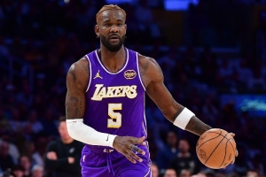 艾顿谈膝伤：受伤时我完全动不了 膝盖里有积液但现在已经消掉了