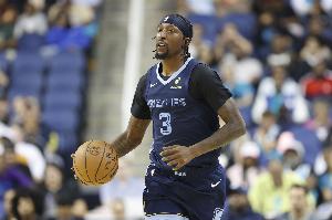 板凳发力！灰熊替补半场合计贡献25分 波普独得12分