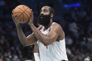 哈登本场比赛19罚17中 都创造了本赛季单场新高&此前是15中14