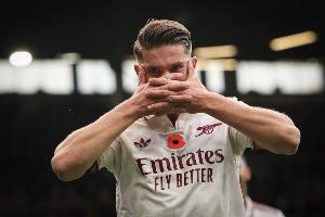 绝杀良机被廷伯抢先顶偏，赖特：约克雷斯应大声喊叫，让廷伯让开