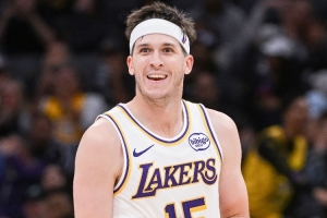 谦逊！里夫斯：我的5次失误太多了 否则我们可能得到145分