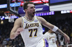 第一节20分6板4助！里夫斯：东契奇首节表现为我们奠定了基调