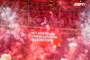 因球迷燃放烟火而取消！官方：阿贾克斯vs格罗宁根补赛将闭门举行