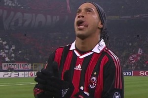 满满都是回忆！小罗在米兰时期面对曼联的瞬间