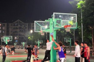 西装暴徒！老球痞晒野球场进球视频配文：跟年轻人打的就是爽