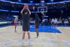 今天上来就一个三分！今天杨瀚森赛前练三分，果然有效果！