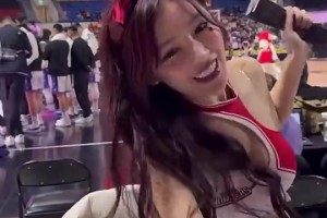 羡慕啊！台妹啦啦队竟然还会和球迷互动玩剪刀石头布