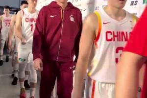 小吧现场实拍：中国男篮惜败 球员们面无表情苦涩退场！