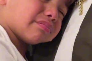 快乐一家！保罗·乔治与家人们在感恩节享受火鸡大餐～