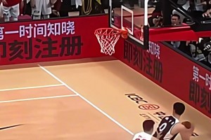 中国男篮76-80韩国男篮！0号要扣篮了，可惜他不会...