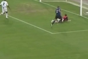 国米右路进攻大杀器！重温当年麦孔高速插上爆射破门