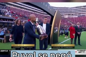 排面！两位国米旧将与普约尔共同颁发本赛季南美解放者杯冠军奖杯