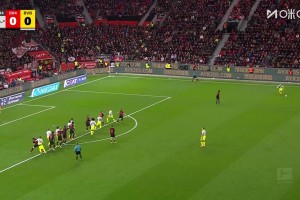 安塞尔米诺头球破门，多特第41分钟拔头筹