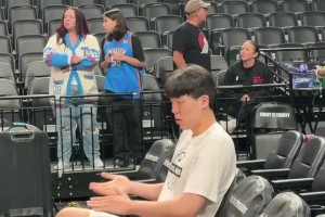 杨瀚森今天穿城市球衣对应的波特兰机场配色李宁驭帅20球鞋