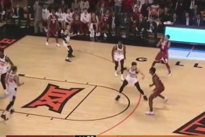 自己故事里的乔丹！特雷杨大学时期的逆天三分射程！