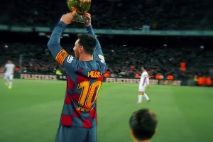 意义重大！六年前的今天，梅西在诺坎普领取第六座金球奖