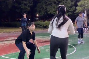 这样的超远三分你防得住吗？